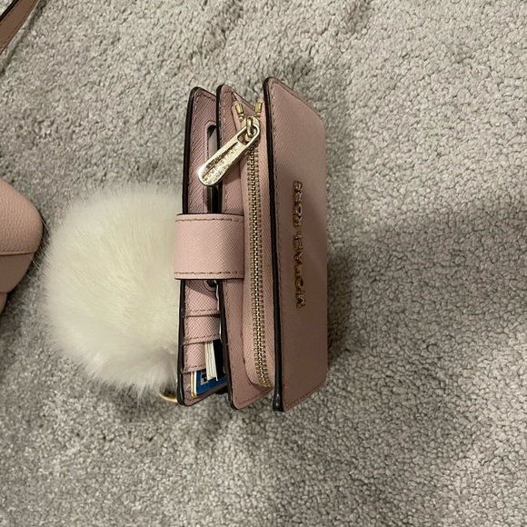 Pink Michael Kors Leather Matching set plus MK key chain - Picture 3 of 8